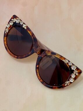 Anthropologie Tortoiseshell Tan Arms Cat-Eye Sunglasses - Crystal Floral Accents